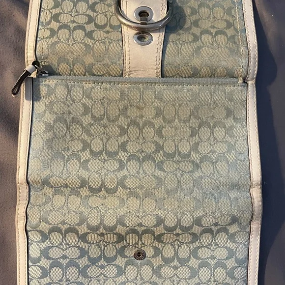 Coach wallet. Normal wear. - Picture 8 of 9